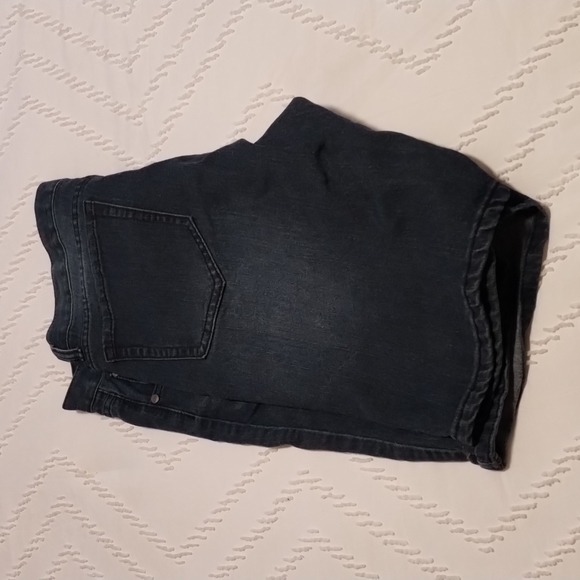 Shorts - Picture 3 of 3